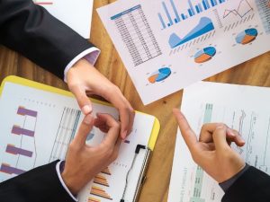 Adaptive Leadership in Uncertain Financial Environments